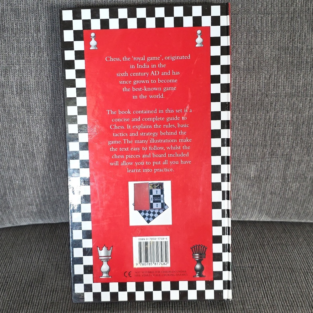 The Chess Set with Illustrated Book, Pieces, And Board. New. - Picture 3 of 8